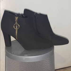 Black Boot Heals